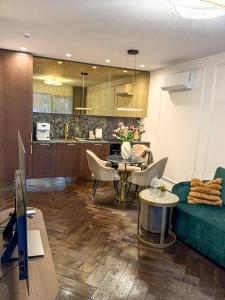 a living room with a couch and a kitchen at Vilnius Luxurious flat in Vilnius