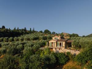 an estate in the hills with a house at Poggio del Raglio in Trequanda