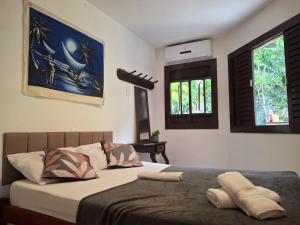 a bedroom with a bed and two windows at Pousada Toa Toa Em Pipa in Pipa +21 photos