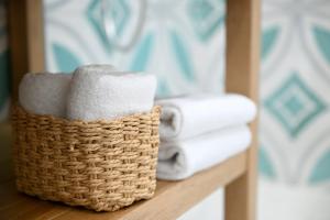 a basket of towels sitting on a shelf with towels at B & B Boutique Epoca in Salerno +86 photos