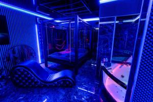 a blue room with a bed and a tub at BDSM room Bydgoszcz z jacuzzi dużym tarasem i Balią zewnętrzną in Bydgoszcz