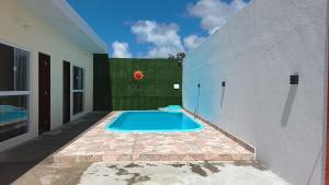 a swimming pool in a courtyard of a house at Cantinho do sol in Maceió