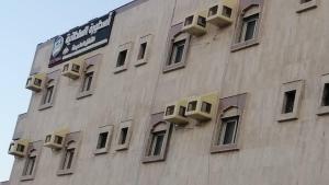 a building with air conditioners on the side of it at أسطورة السلطانية للشقق المخدومة درجة اقتصادية in Abha