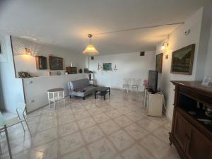 a living room with a couch and a tv at Intera casa con giardino, vista mare e montagna in Maratea