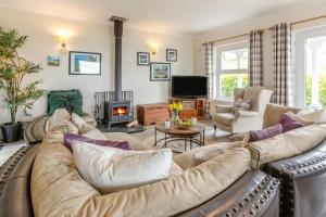 a living room with a couch and a fireplace at 6 Bed in Mortehoe oc-hillcr in Mortehoe