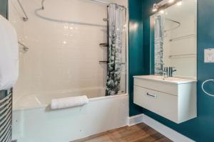 a bathroom with a tub and a sink and a shower at 6 Bed in Mortehoe oc-hillcr in Mortehoe +26 photos