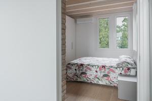 a small bedroom with a bed and a window at LaVero Maison in Castelfranco Emilia