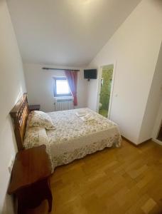 a bedroom with a bed and a window at Corrubedo Beach Lodge in Corrubedo +4 photos