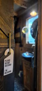 a sign hanging from a door in a kitchen at Het Dubbele Punthuisje in Lanaken +37 photos