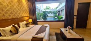 a bedroom with a large bed and a large window at Villa Escape In in Kuilapayam