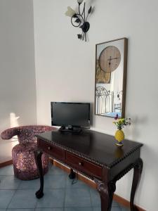 a room with a desk with a television and a chair at Hellas Makari B&B in Macari