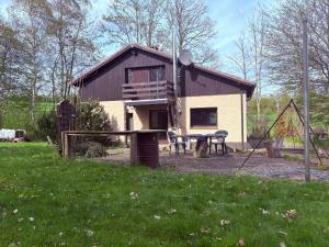 a house with a picnic table in front of it at Lakehouse Nour in Bell