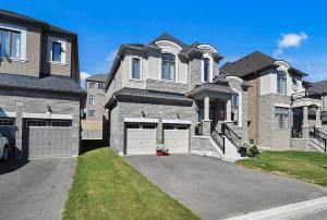 a large house with a driveway in front of it at Modern-Detached 5 Bedroom100 Spotless-Sleeps 13 in Caledon East