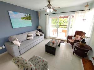 a living room with a couch and a table at Beautiful apartment, prime location, beach 2 minutes away in Puerto Aventuras