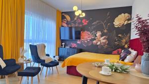 a bedroom with a bed and a table and chairs at Boszkowo Horizon Park Apartament 15 "Bordowy" in Boszkowo