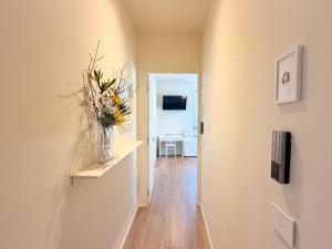 a hallway with a vase of flowers on a shelf at Le Terrazze sul Fiume in Santa Sofia