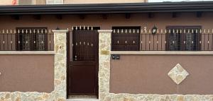 a building with a fence and a door and windows at Casa Vacanze Jennifer in Catania