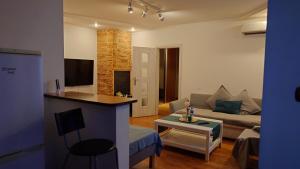 a living room with a couch and a table at Apartamenty nad Stonehenge in Dąbrowa Górnicza