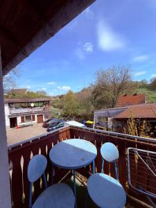 a balcony with chairs and a table on a roof at Gästehaus Nachtigall 2 in Gädheim