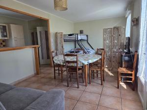 a kitchen and dining room with a table and chairs at Maison individuelle climatisé, 3 minutes du pal in Thiel-sur-Acolin