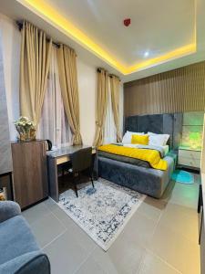 a bedroom with a bed and a desk at Luxury Studio Apartment in Ilado