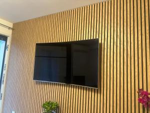 a flat screen tv on a wall at Appartement Dora in Villiers-sur-Marne +11 photos