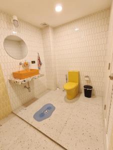 a bathroom with a yellow toilet and a sink at Retrovibes Sathorn BTS Saphan Taksin ICONSIAM Asiatique Chao Phraya Max 9 persons in Bangkok +65 photos
