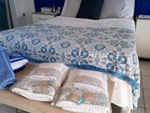 a bed with pillows on top of a wooden table at next to UNISC in Santa Cruz do Sul