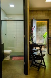 a bathroom with a table and a shower and a toilet at Kazuo520 - Conforto e Minimalismo in Londrina +143 photos