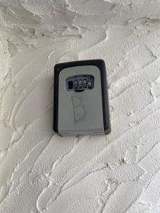a remote control sitting on top of a bed at Estudio Aryas nest 2 in Mijas