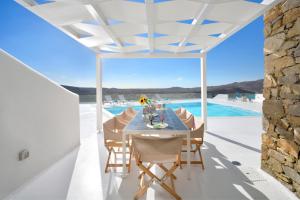 מסעדה או מקום אחר לאכול בו ב-Mykonos Ark Villas