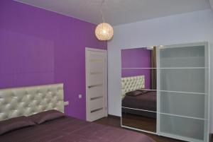 Giường trong phòng chung tại Apartments on Budyonnovskiy