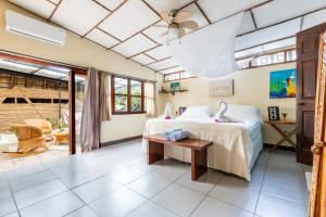 a bedroom with a bed and a table at Casa Marimba in La Laguna