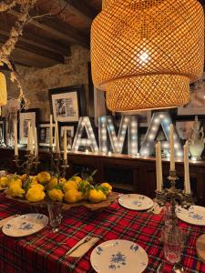 a table with a platter of fruit and a sign that readsarma at Casa Tejada in Rúerrero