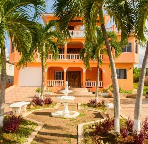an orange house with a fountain in front of it at Destiny Seaside in Content