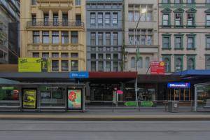 Supermarket nebo jiné obchody v  hotelu nebo okolí