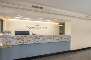 a view of the front desk of a townhume office at Townhouse Fort Walton Beach Hurlburt Field in Mary Esther