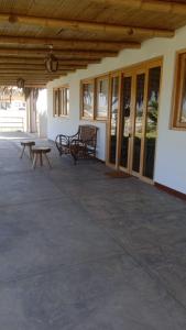 a patio with two benches and a table at Casa verde in Vichayito