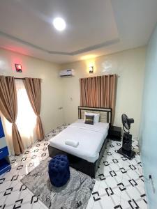 a bedroom with a bed in a room at Goshen in Iju Junction