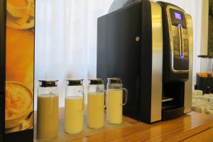 three glassutes of beer next to a drink machine at Hotel Beri in Llança