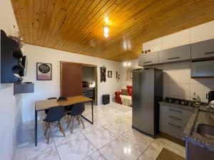 a kitchen with a table and chairs in a room at Sentiero Lofts in Urubici