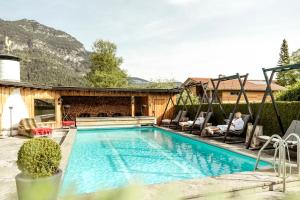 Swimmingpoolen hos eller tæt på Hotel Staudacherhof History & Lifestyle