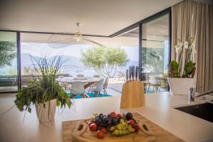 a kitchen with a plate of fruit on a table at Casa Lilia in Olmeto