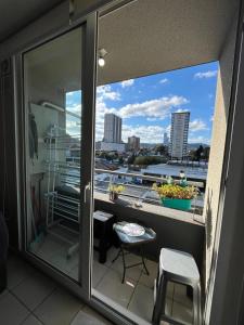 a balcony with a view of a city skyline at Departamento 610 in Temuco
