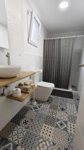 a bathroom with a sink and a toilet and a shower at HDEZfalcon in Las Lagunas