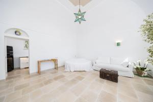 a white living room with a white couch and a table at Pane Amore e Magia in Anacapri