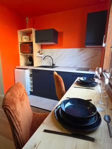 a kitchen with a table with chairs and a sink at L'Empreinte in Cahors