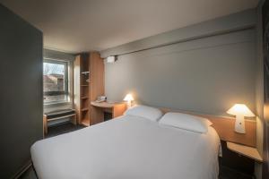 Кровать или кровати в номере ibis Carcassonne Centre - La Cité