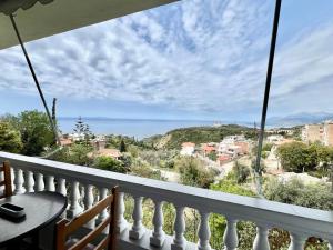 a balcony with a view of the ocean at Hotel Joni Lukove in Lukovë