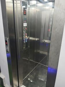 a metal elevator with the number on it at تجزئة الفتح 925 خريبكة 3 in Khouribga